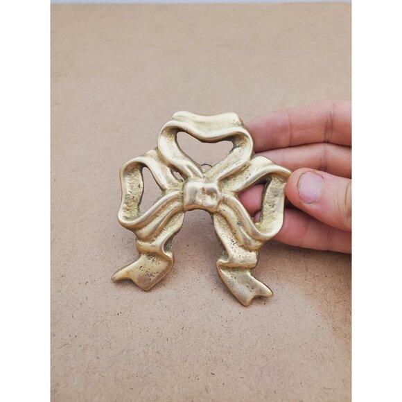 Vintage 1970s Ornate Brass Bow Wall Decor, Brass Ribbon with Patina, Girls Room - Picture 4 of 10